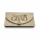 Holz-Umschlag aus Sperrholz mit gelaserter Aufschrift ‚Congrats Grad‘ und Jahreszahl